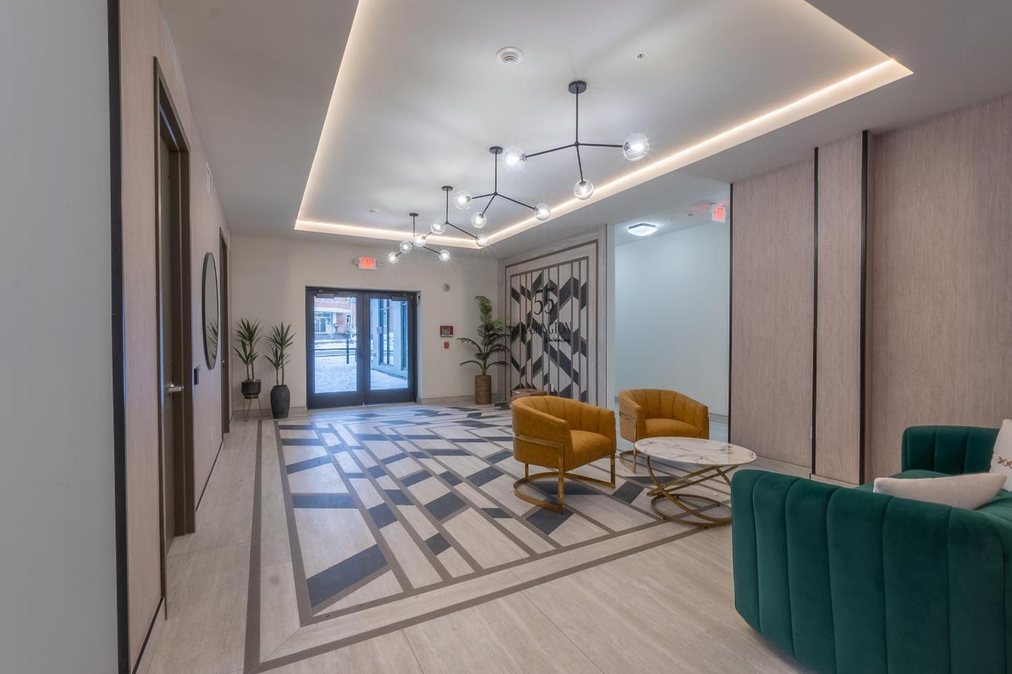 Spacious Airport Suite: Two-Bedroom Comfort with Laundry Orange Exterior photo